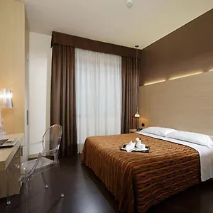 3* מלון Paris