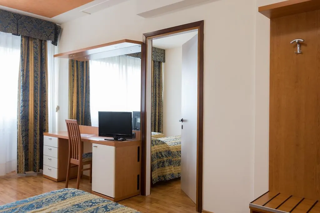 Hotel Airmotel ميستر
