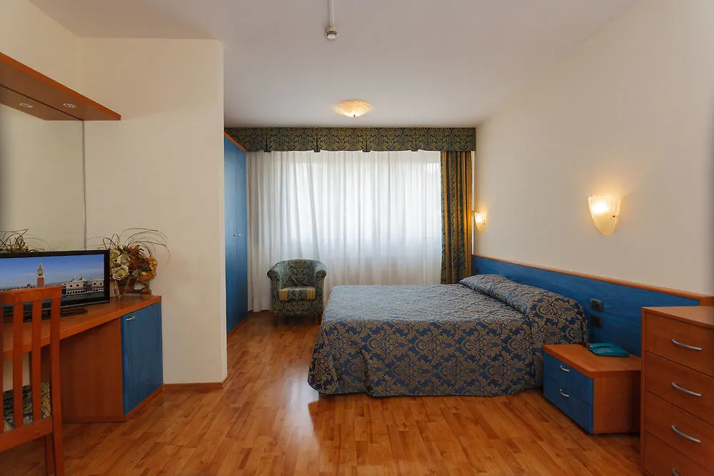 Hotel Airmotel ميستر